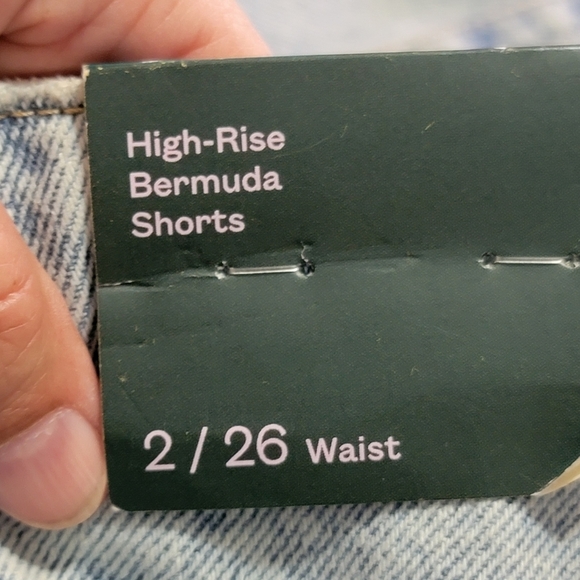 Wild Fable High Rise Bermuda shorts Light wash Size 2 - Picture 12 of 14